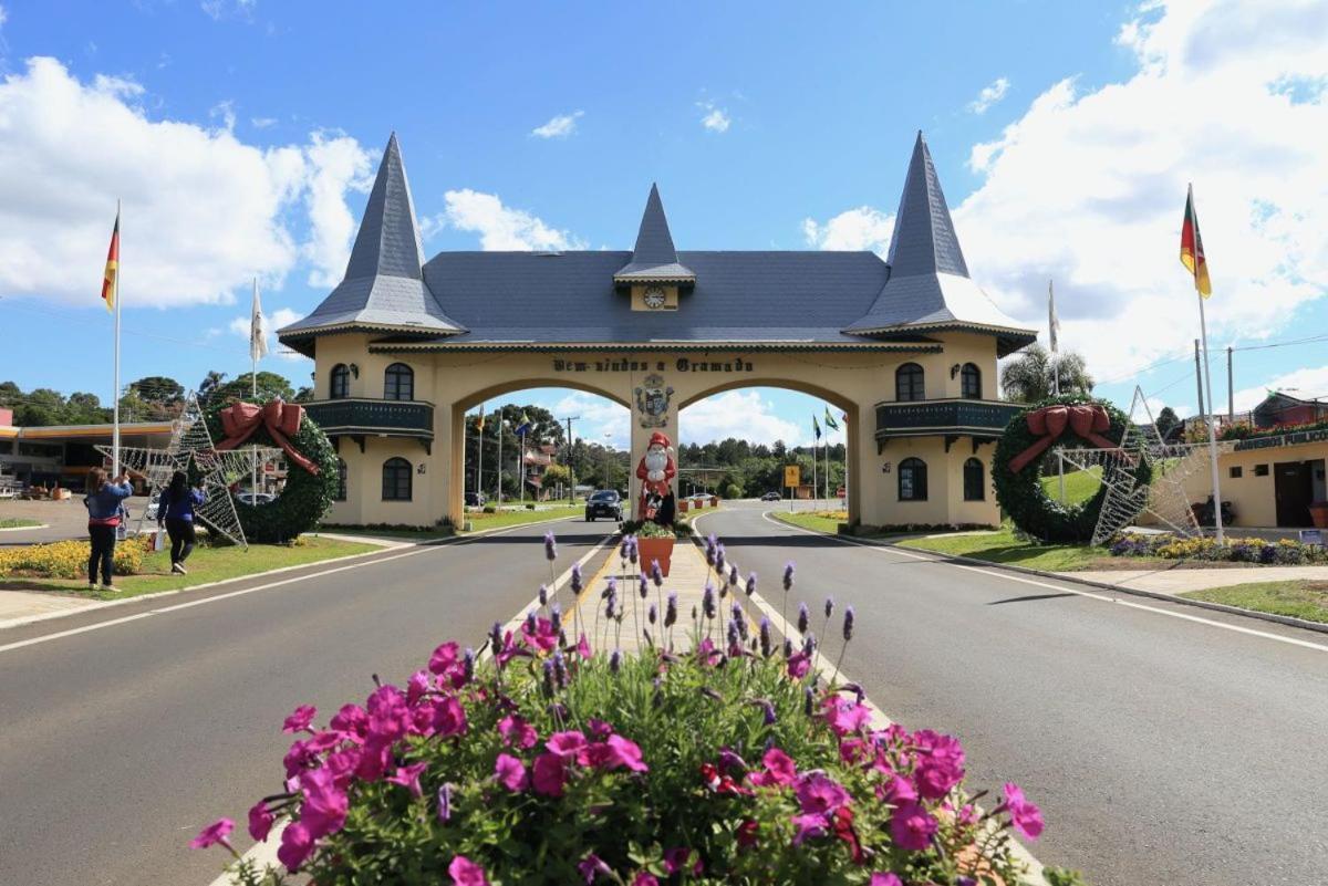 Apartamento novo no Condomínio Vista do Quilombo a 50 metros do Hard Rock Café Gramado Esterno foto